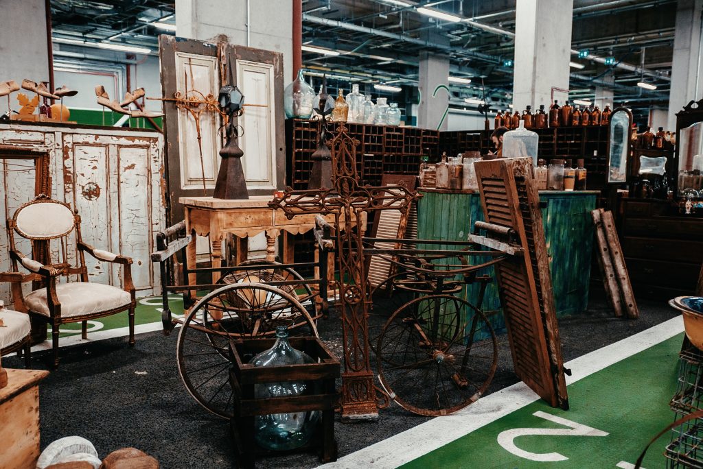 The biggest antiques and vintage event in London, offering art, jewellery, silver, gold, art deco, paintings, furniture, vintage clothes, electronics, kitchenware, tools, militaria, postcards, books and more
